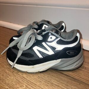 Black nd gray new balance 4c